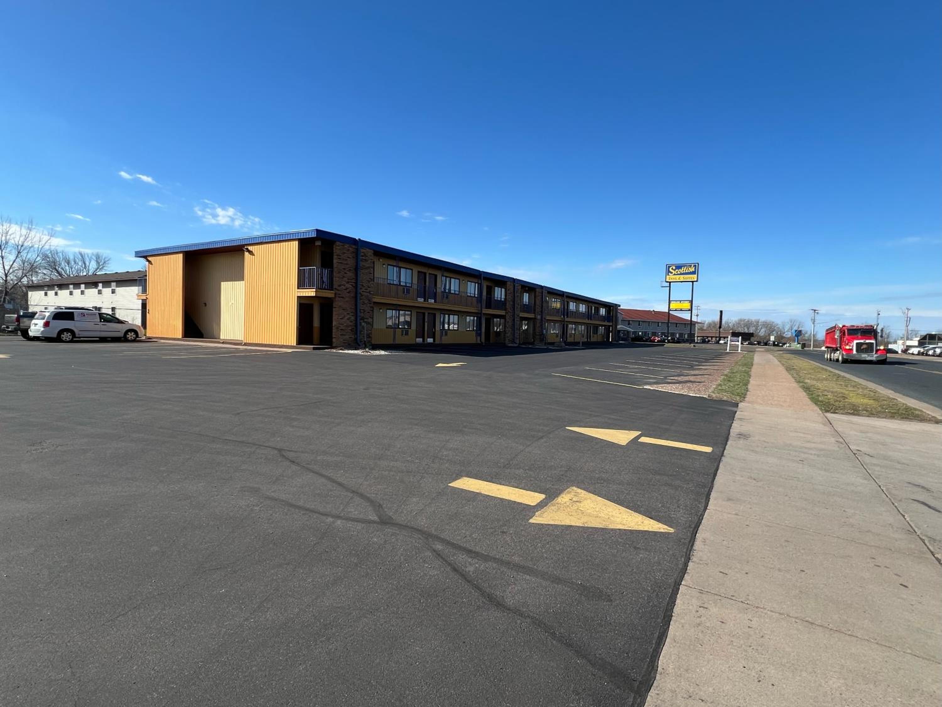 Scottish Inn & Suites - Eau Claire