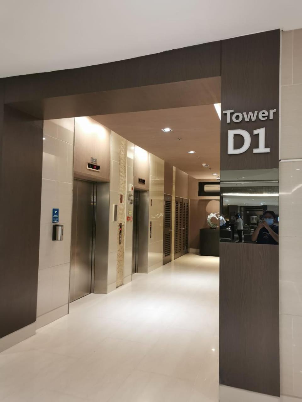 Cozy 1BR in Shore Residences MOA by Staycation Deals by L view 4