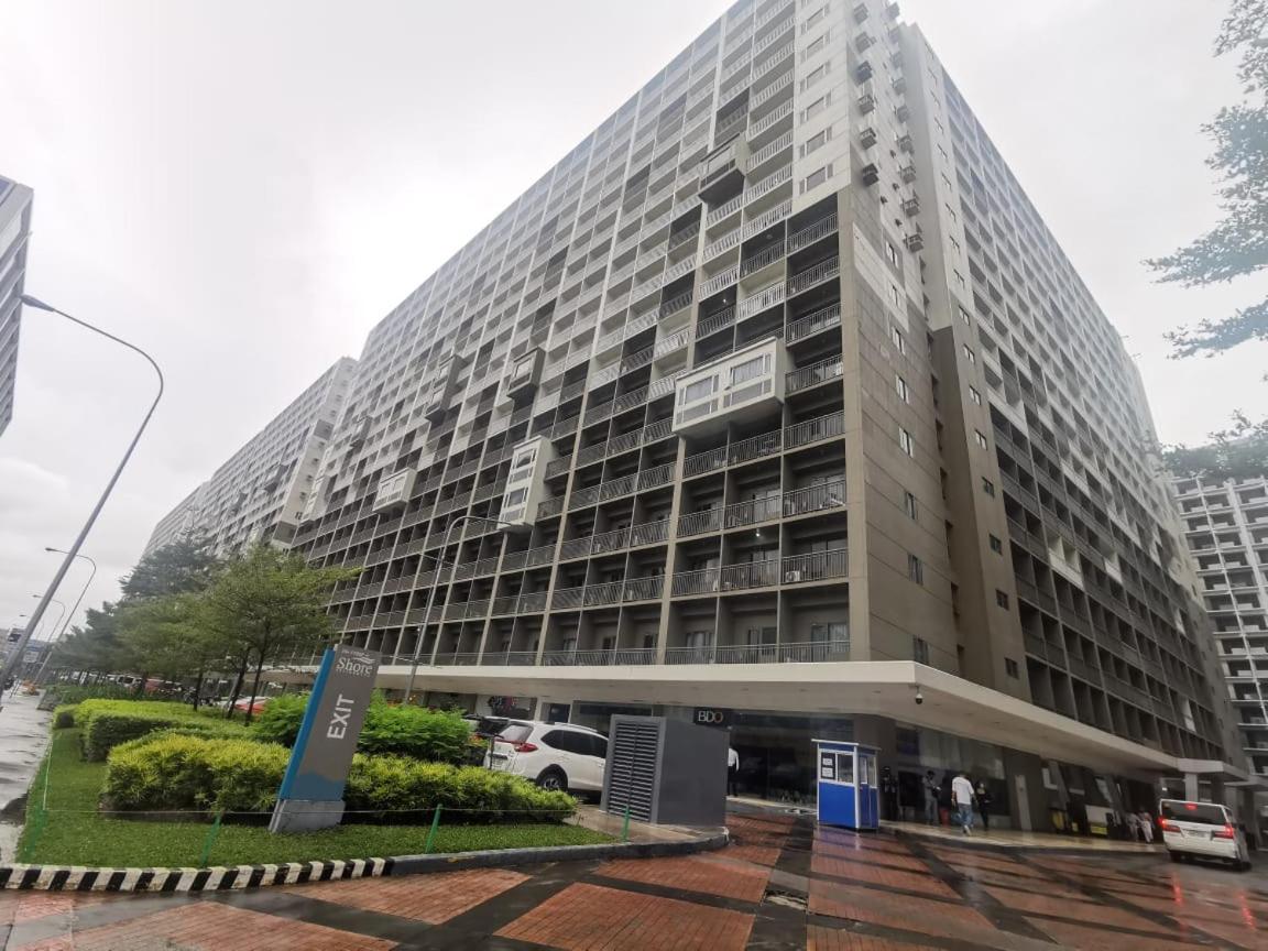 Cozy 1BR in Shore Residences MOA by Staycation Deals by L view 2
