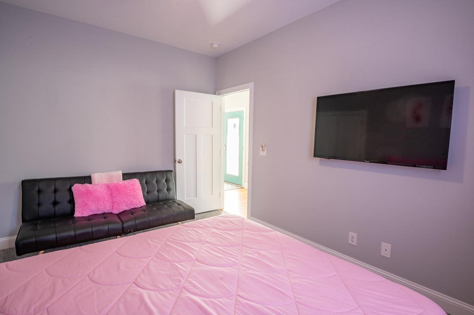 Dog Friendly - Private home in Oak Island view 5