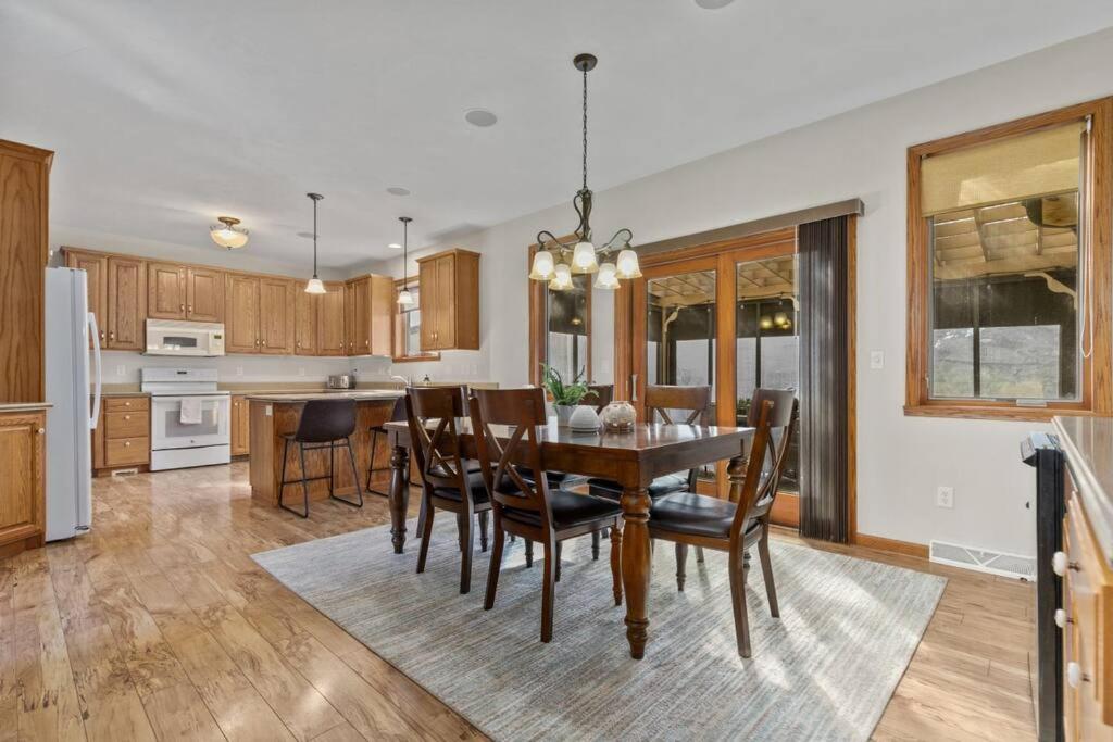 Kalbus House Spacious Lake Winnebago Retreat, Boat Launch, Newly Updated view 3