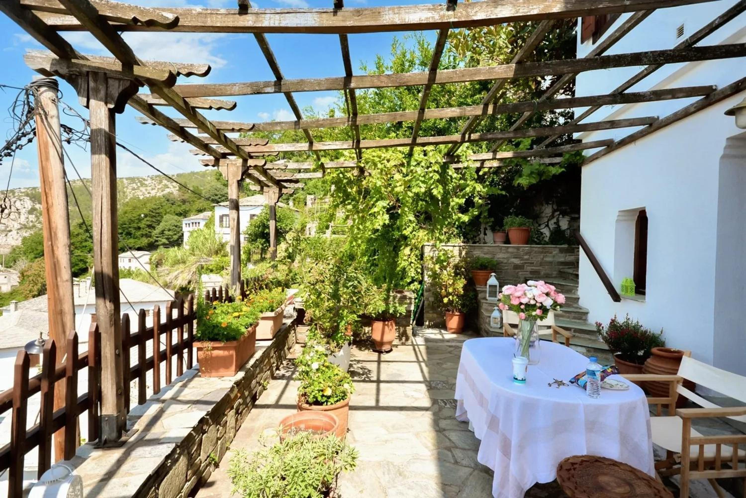 Spacious house with sea view in Volos