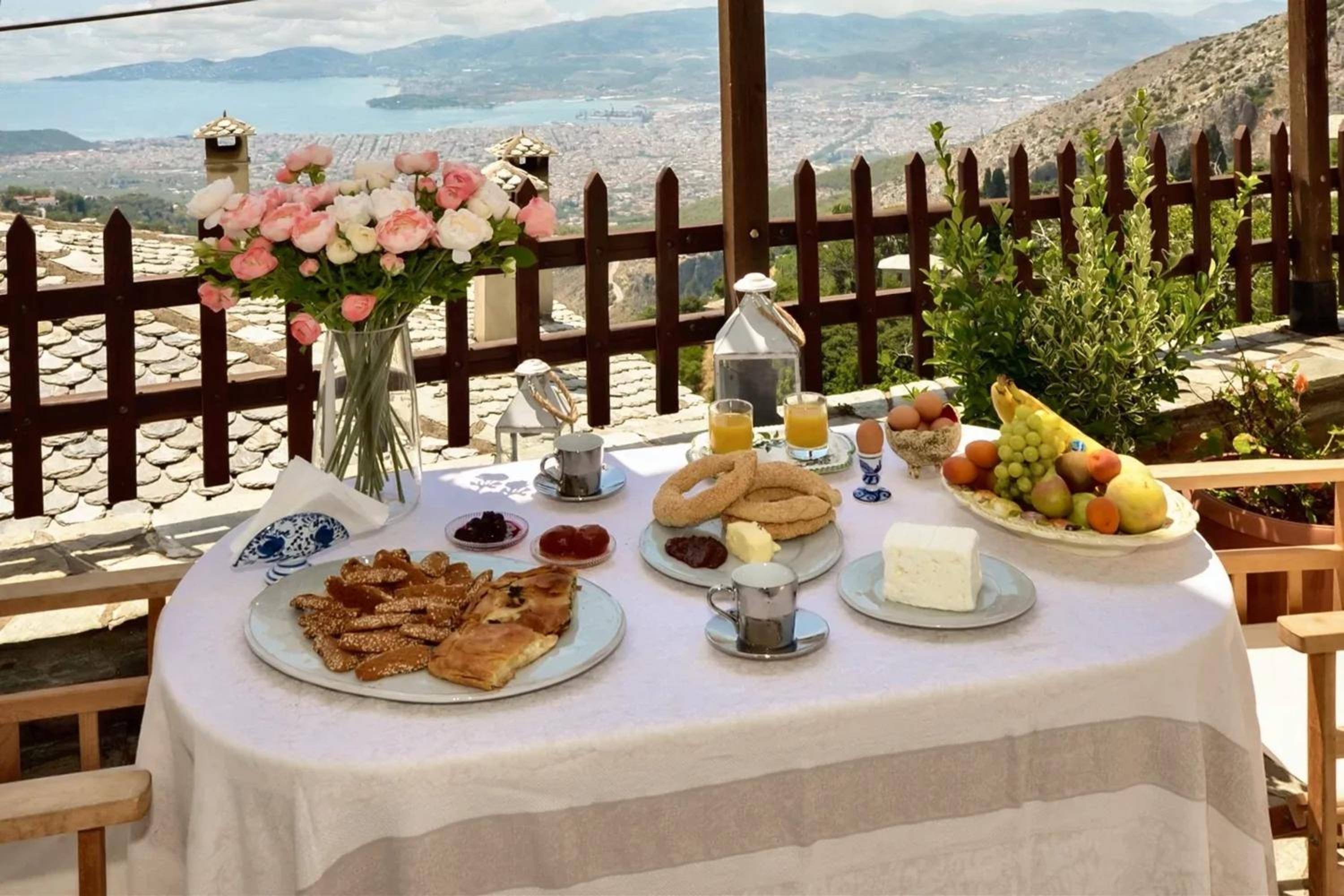 Spacious house with sea view in Volos
