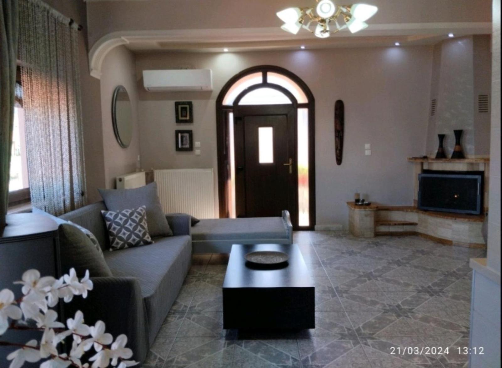 Sunrise Suite Olympiada - Luxury Beachfront Escape