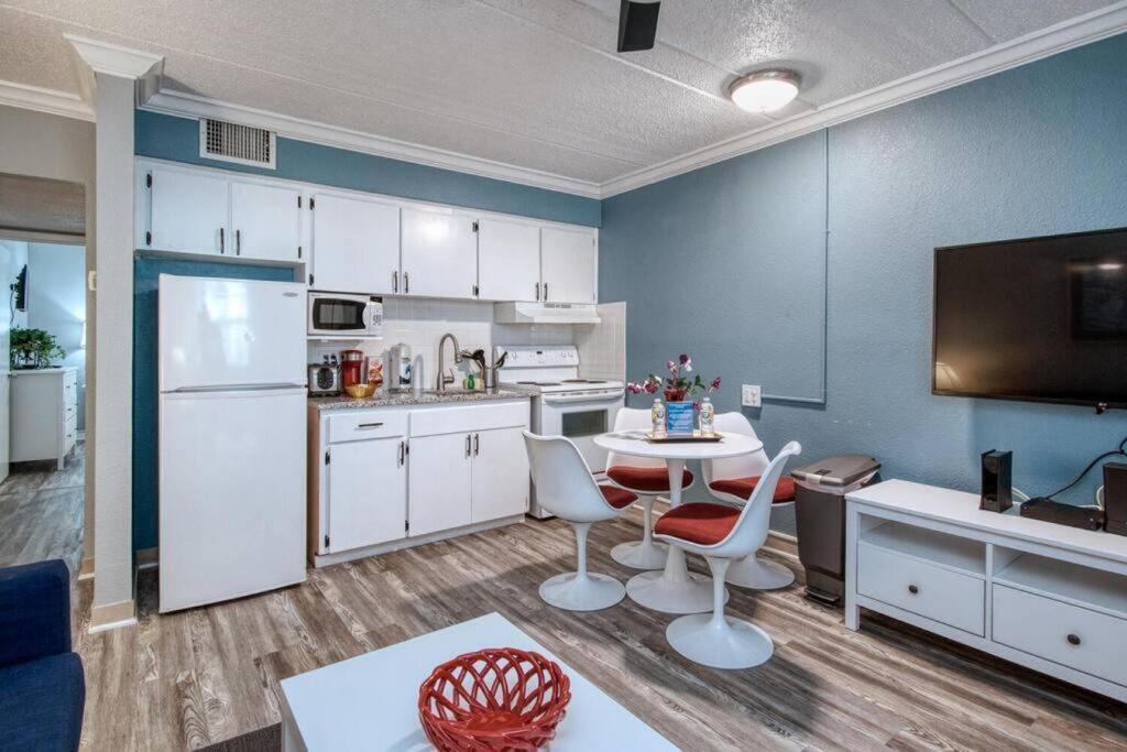 Sunset Beach Suites at Madeira Beach! Steps to Beach & Restaurants! - Suite 5 view 5