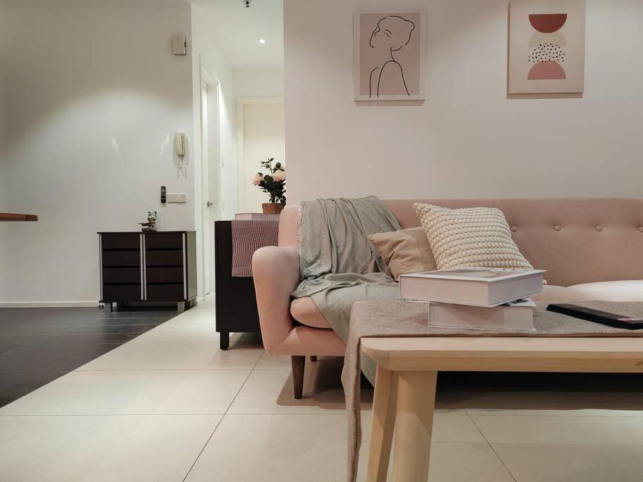 Arcoris Mont Kiara 18# Sunway 163 Mall# 1 Mont Kiara # 2 BR with Balcony 2-4 Pax