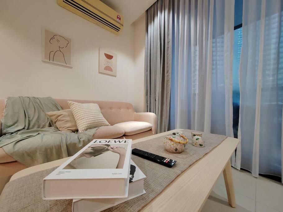 Arcoris Mont Kiara 18# Sunway 163 Mall# 1 Mont Kiara # 2 BR with Balcony 2-4 Pax