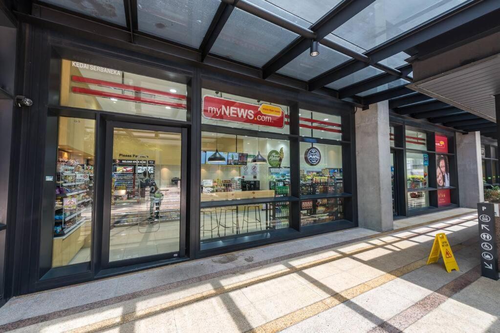 Arcoris Mont Kiara 18# Sunway 163 Mall# 1 Mont Kiara # 2 BR with Balcony 2-4 Pax