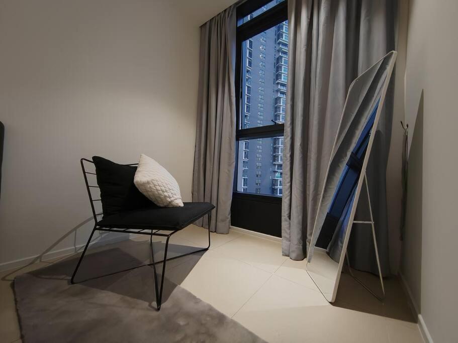 Arcoris Mont Kiara 18# Sunway 163 Mall# 1 Mont Kiara # 2 BR with Balcony 2-4 Pax