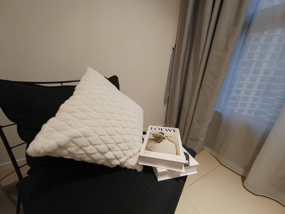 Arcoris Mont Kiara 18# Sunway 163 Mall# 1 Mont Kiara # 2 BR with Balcony 2-4 Pax