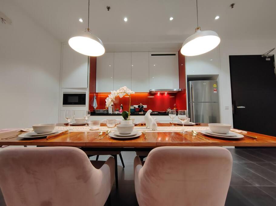 Arcoris Mont Kiara 18# Sunway 163 Mall# 1 Mont Kiara # 2 BR with Balcony 2-4 Pax