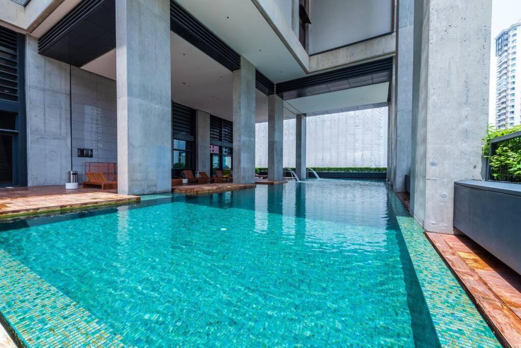 Arcoris Mont Kiara 18# Sunway 163 Mall# 1 Mont Kiara # 2 BR with Balcony 2-4 Pax