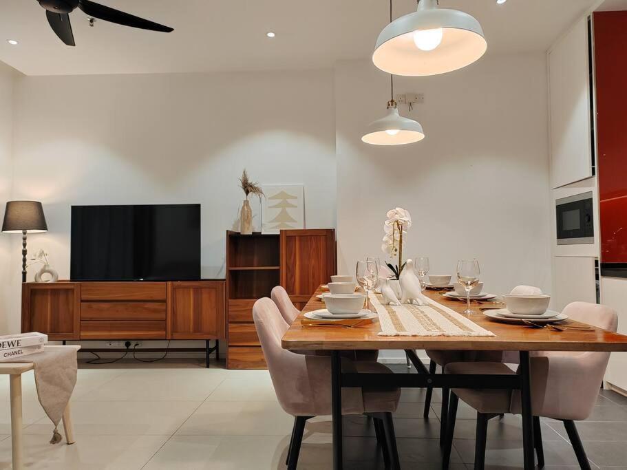 Arcoris Mont Kiara 18# Sunway 163 Mall# 1 Mont Kiara # 2 BR with Balcony 2-4 Pax