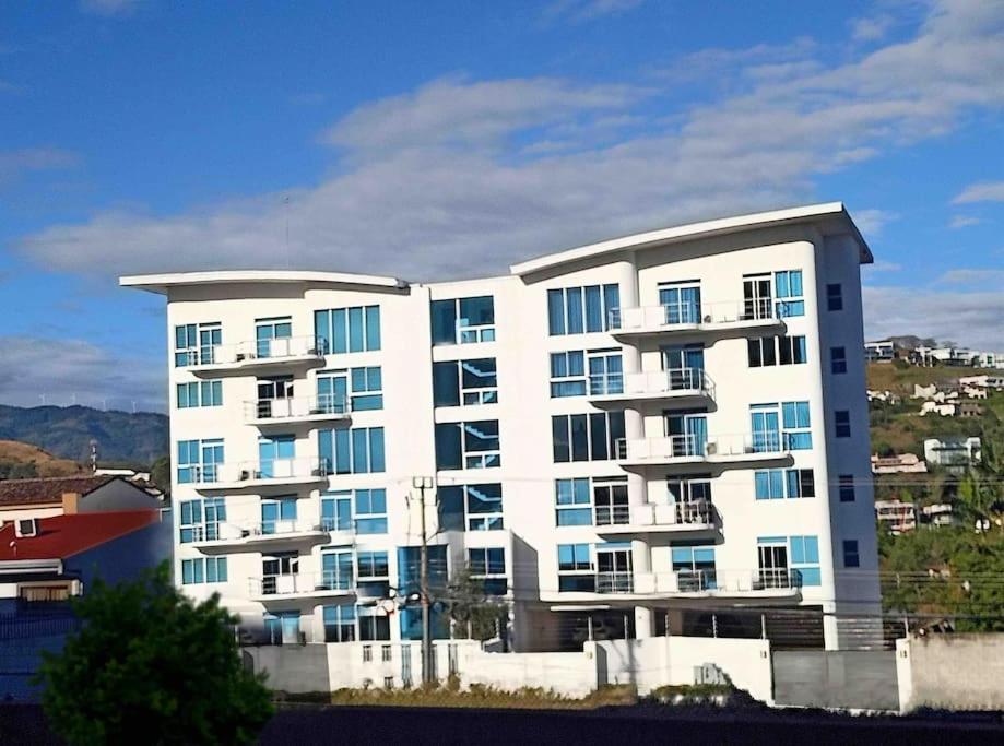Great for Families/Work/Medical - 2Br Condo A/C