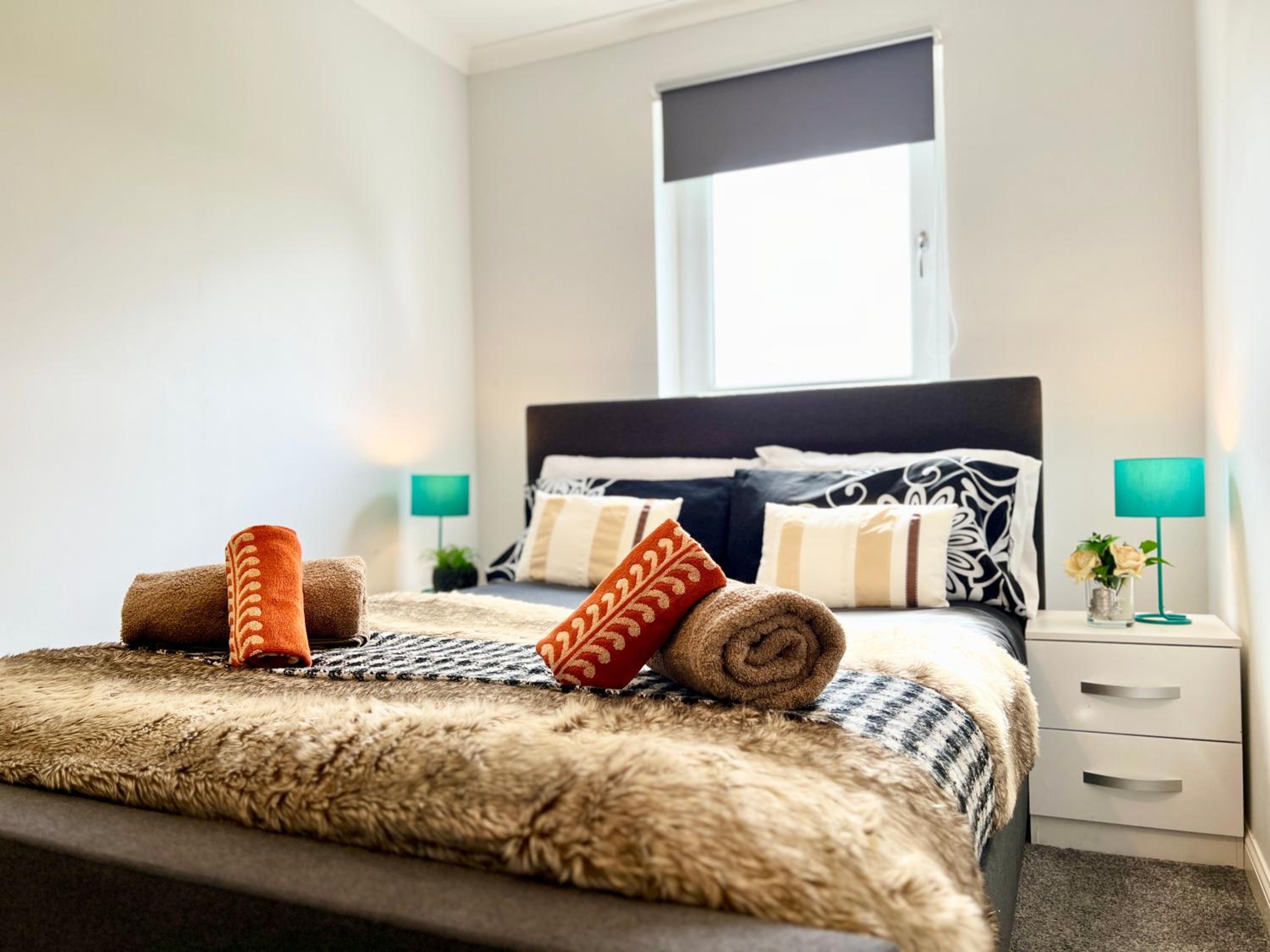 Luxurious & Modern Apartment view 5