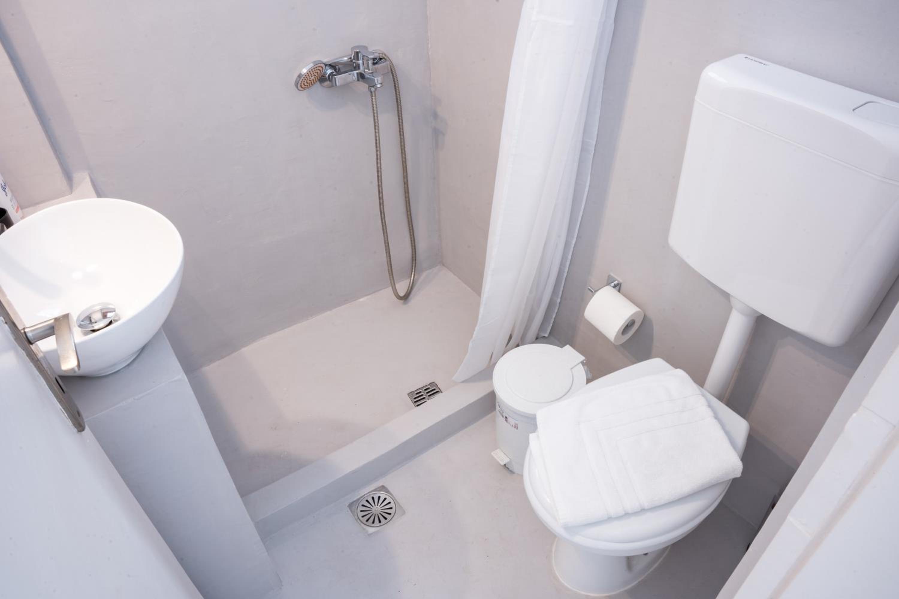 Cozy Budget Apartments in the Heart of Fira photo 4