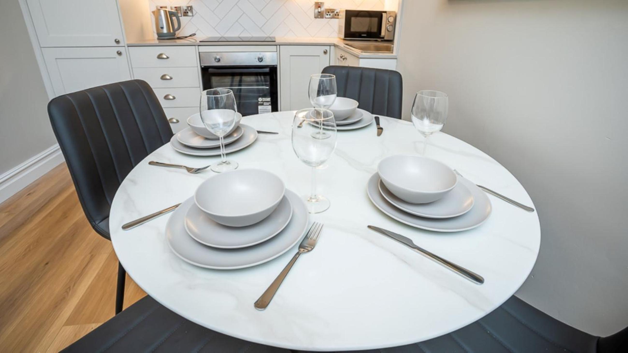 Modern 2 BDR apartment at Queens by Belfast City Breaks view 3