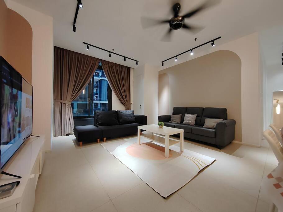 Arcoris Mont Kiara 3# 163 Retails # 1 bedroom with Court Yard View