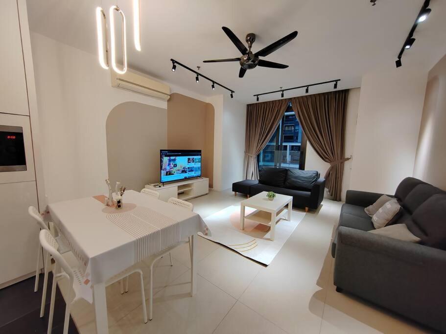 Arcoris Mont Kiara 3# 163 Retails # 1 bedroom with Court Yard View
