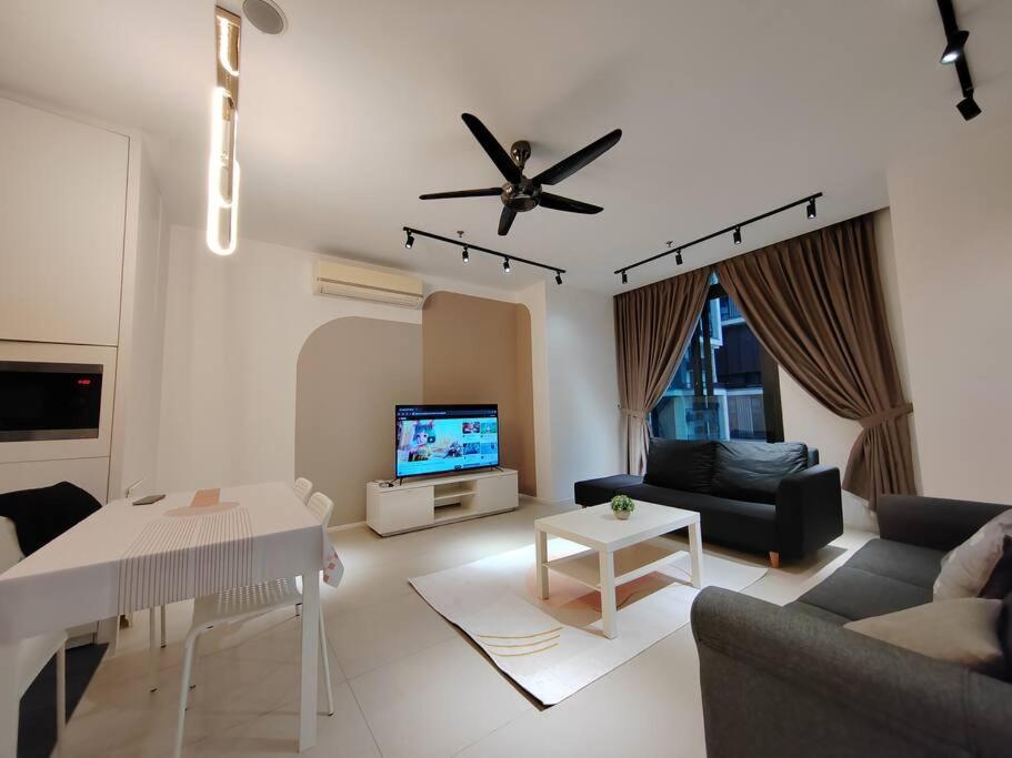 Arcoris Mont Kiara 3# 163 Retails # 1 bedroom with Court Yard View