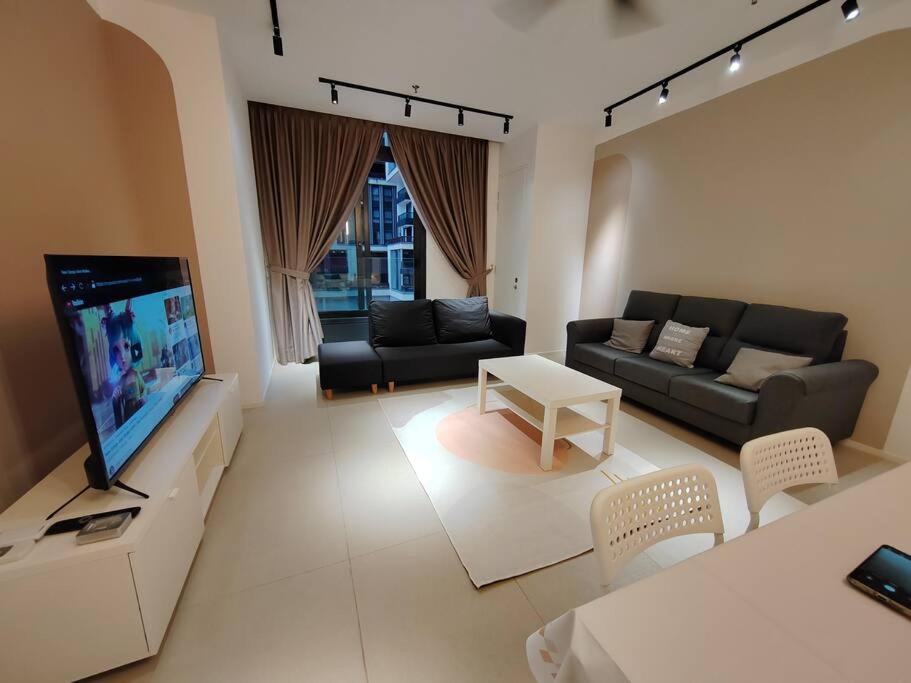 Arcoris Mont Kiara 3# 163 Retails # 1 bedroom with Court Yard View