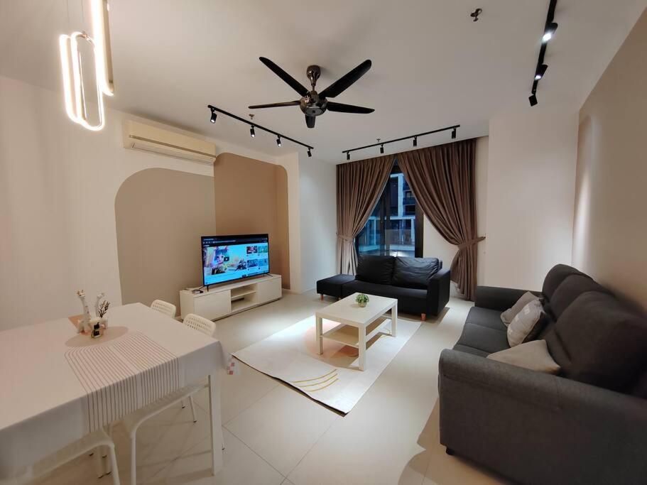 Arcoris Mont Kiara 3# 163 Retails # 1 bedroom with Court Yard View