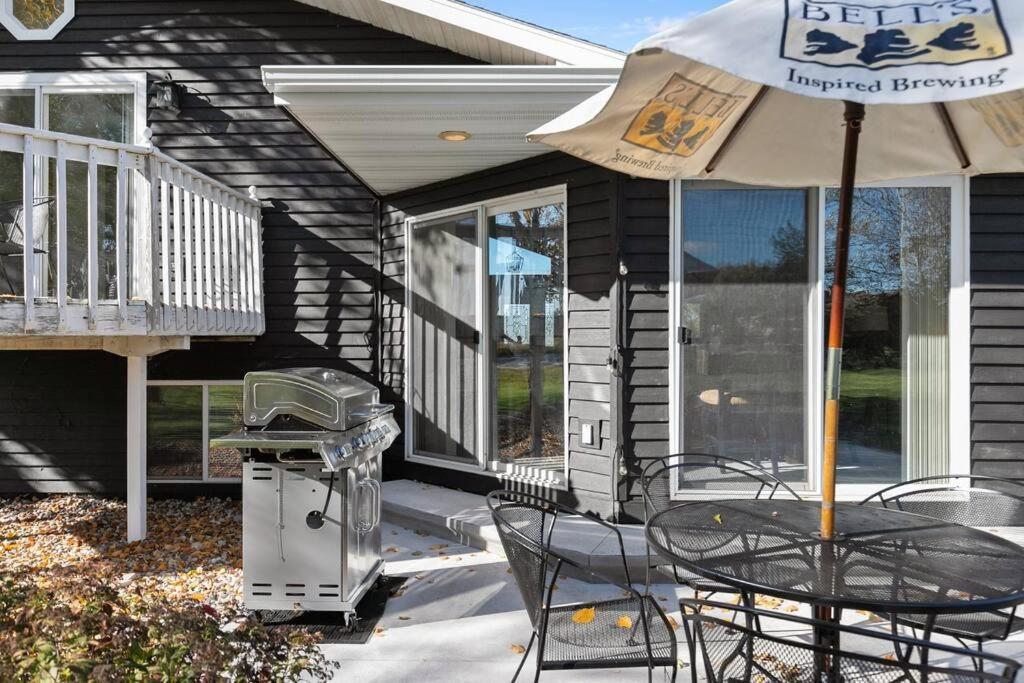 The Harbor Hideaway- Neat Lake Winnebago view 5