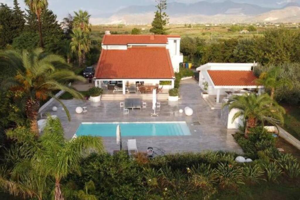 Villa delle Sterlizie con piscina e jacuzzi by Le Dhome Sicily view 3