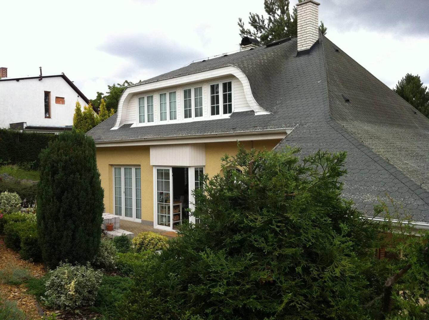 Beautiful house in Prague with parking