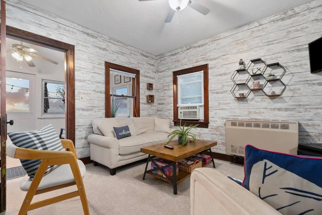 Kalbus Cottage Watch Sunrises & Sunsets on Lake Winnebago view 5