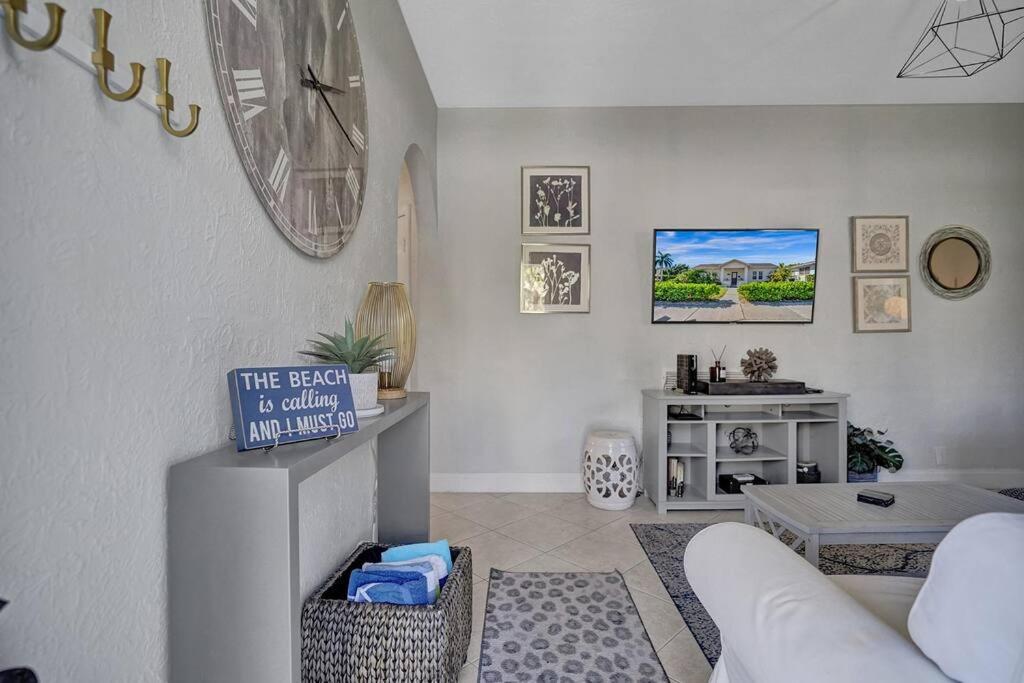 Stunning 2Bd 1Ba dream beach house in Surfside view 5