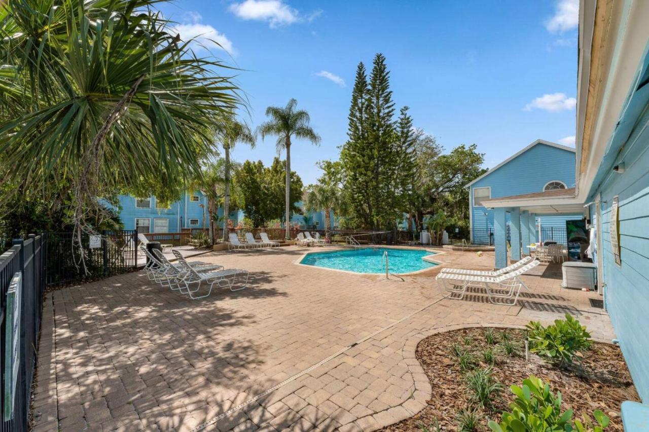 Spacious Bright Close to Disney with Pool and Gym view 2