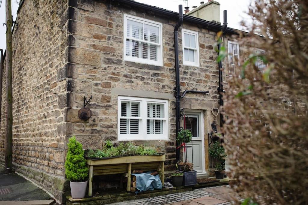 1800 Period Grade 2 Listed Cottage Addingham view 3