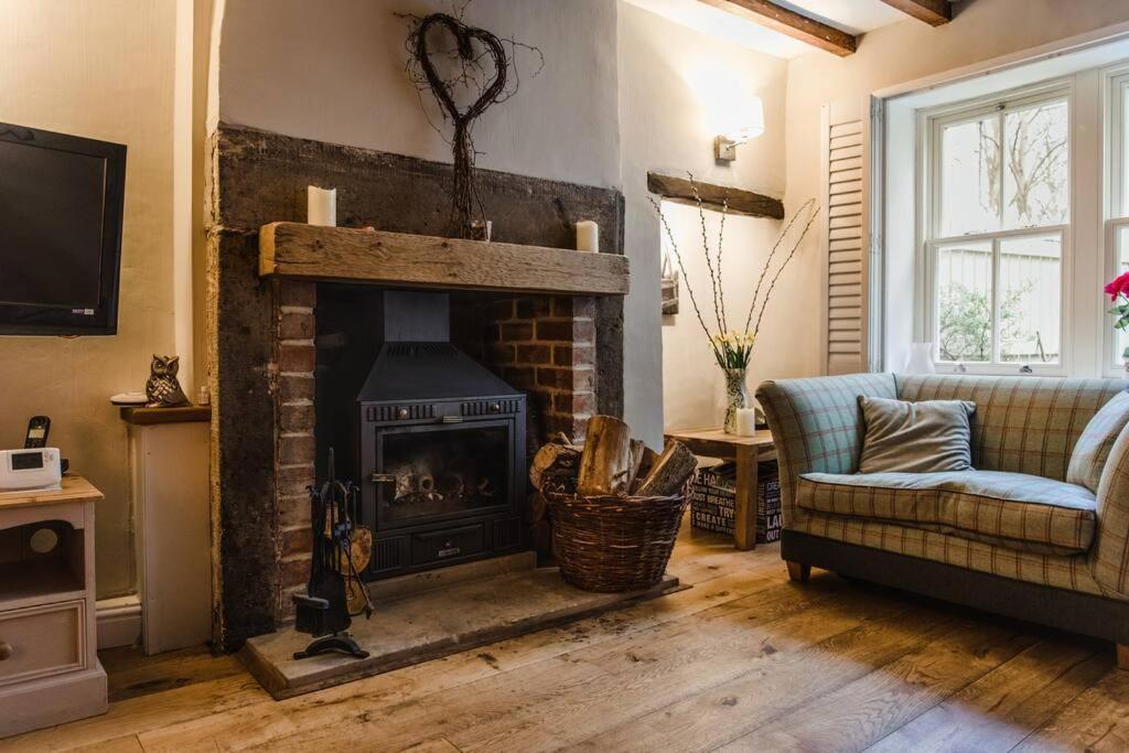 1800 Period Grade 2 Listed Cottage Addingham view 5