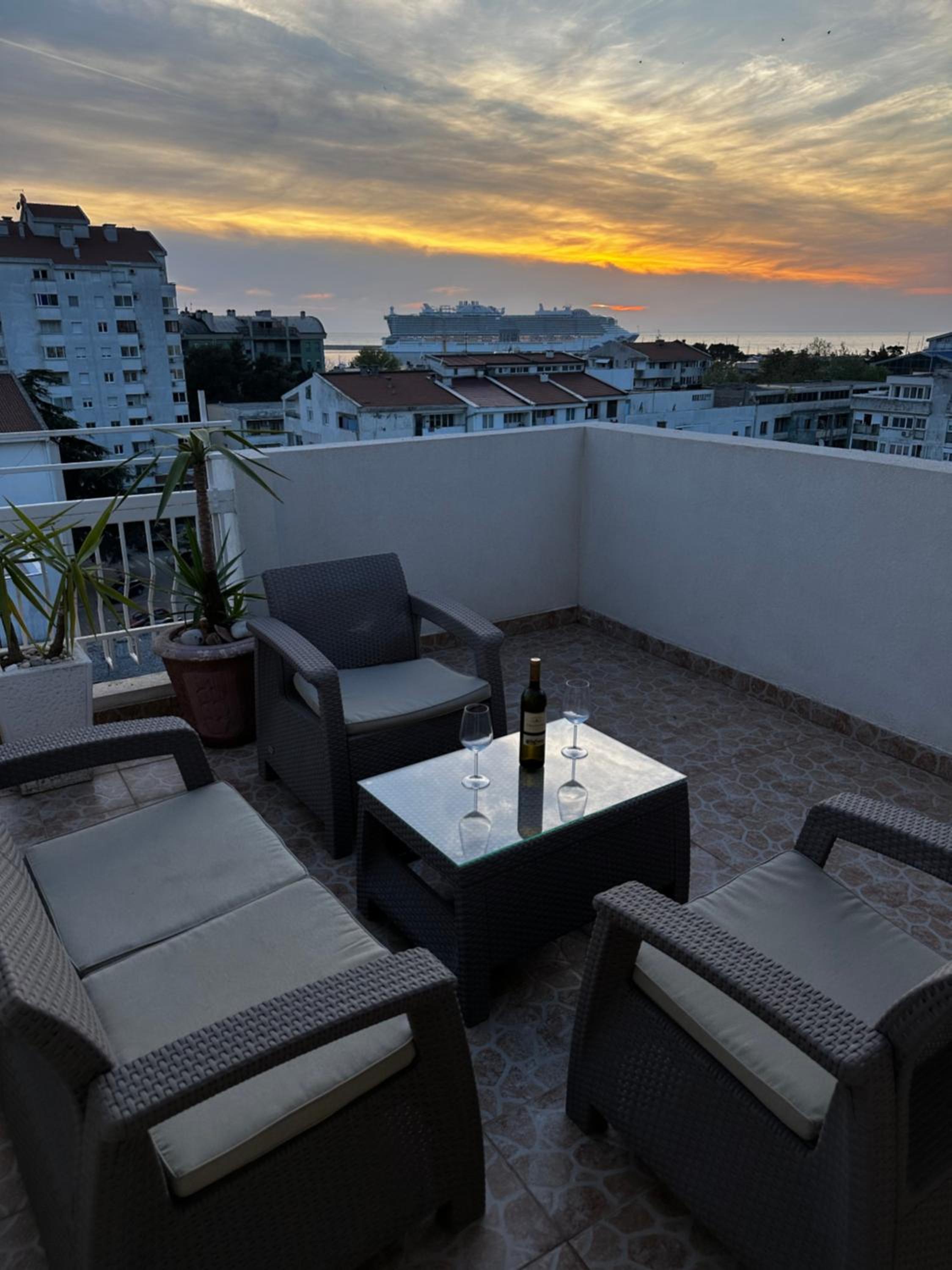 City apartment with the sea view