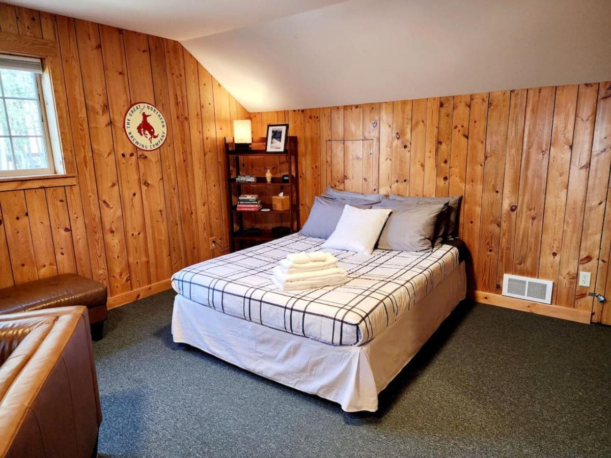 Blacktail Cabin Hideaway with hot tub view 2
