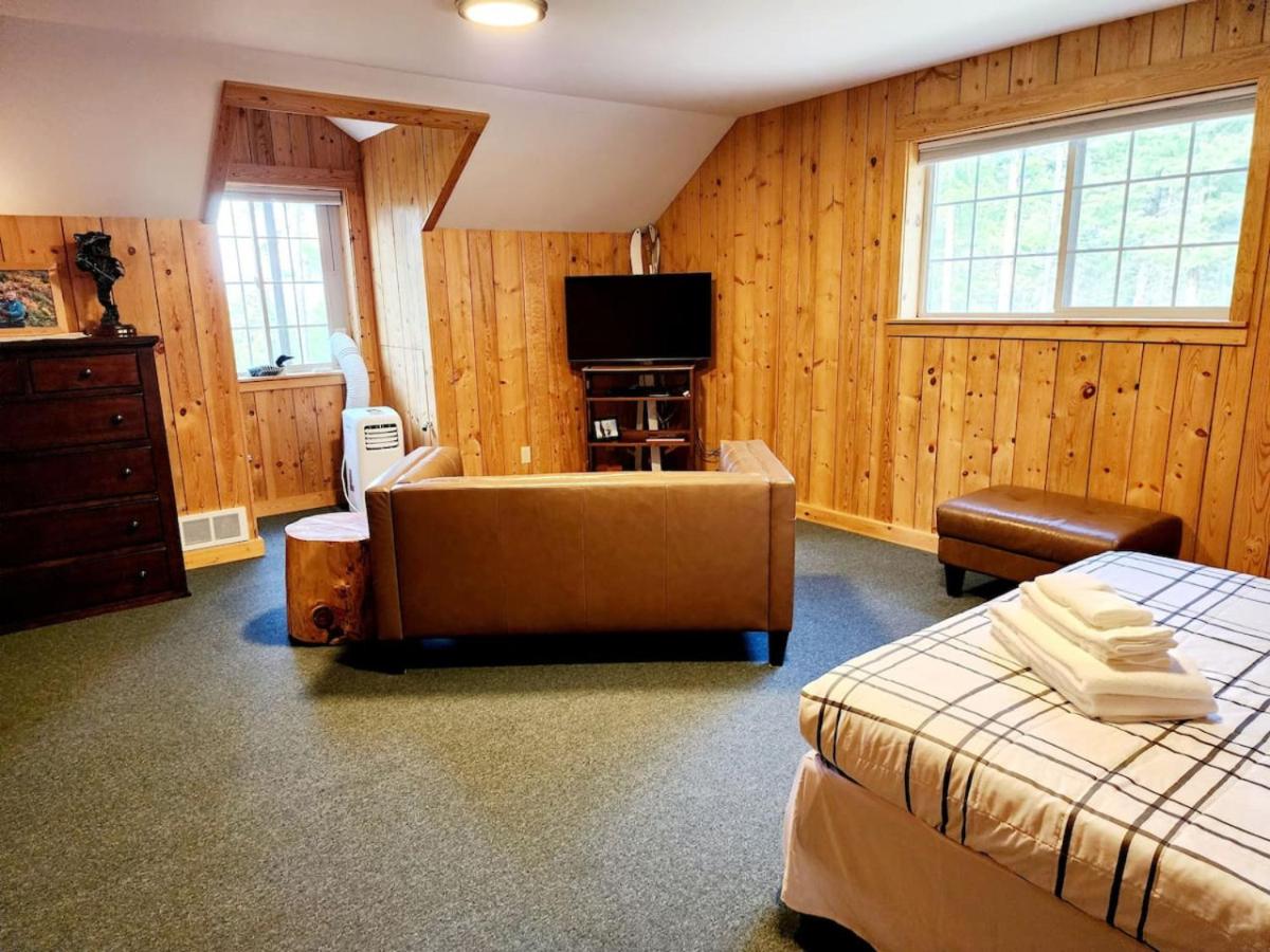 Blacktail Cabin Hideaway with hot tub view 3