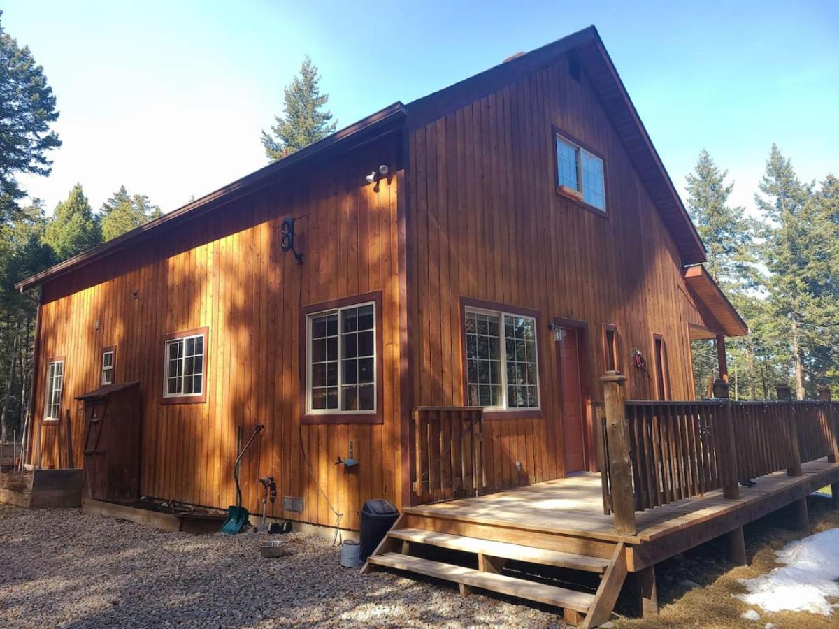 Blacktail Cabin Hideaway with hot tub view 4