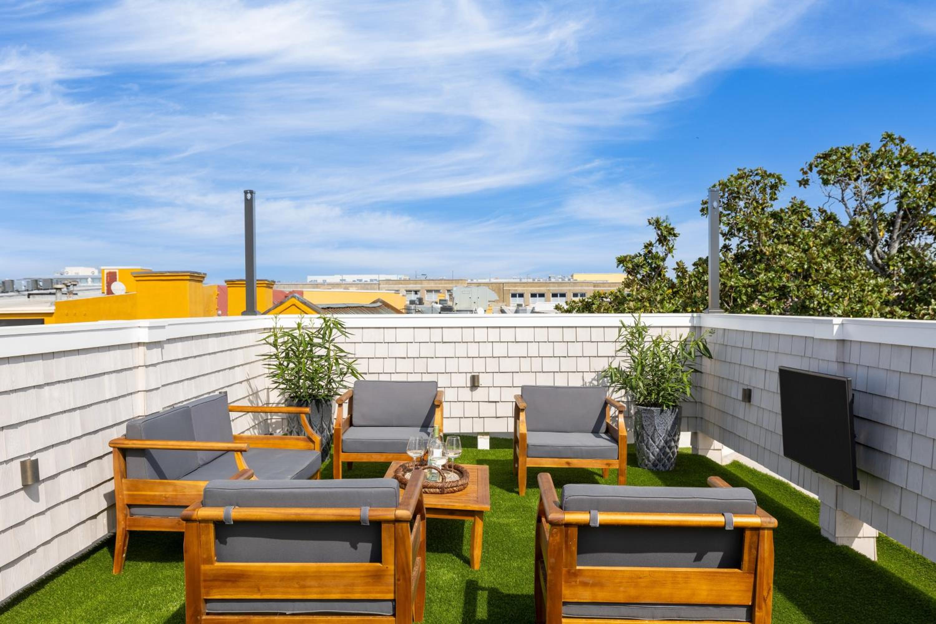 State St B by AvantStay French Quarter Rooftop Aesthetic Design