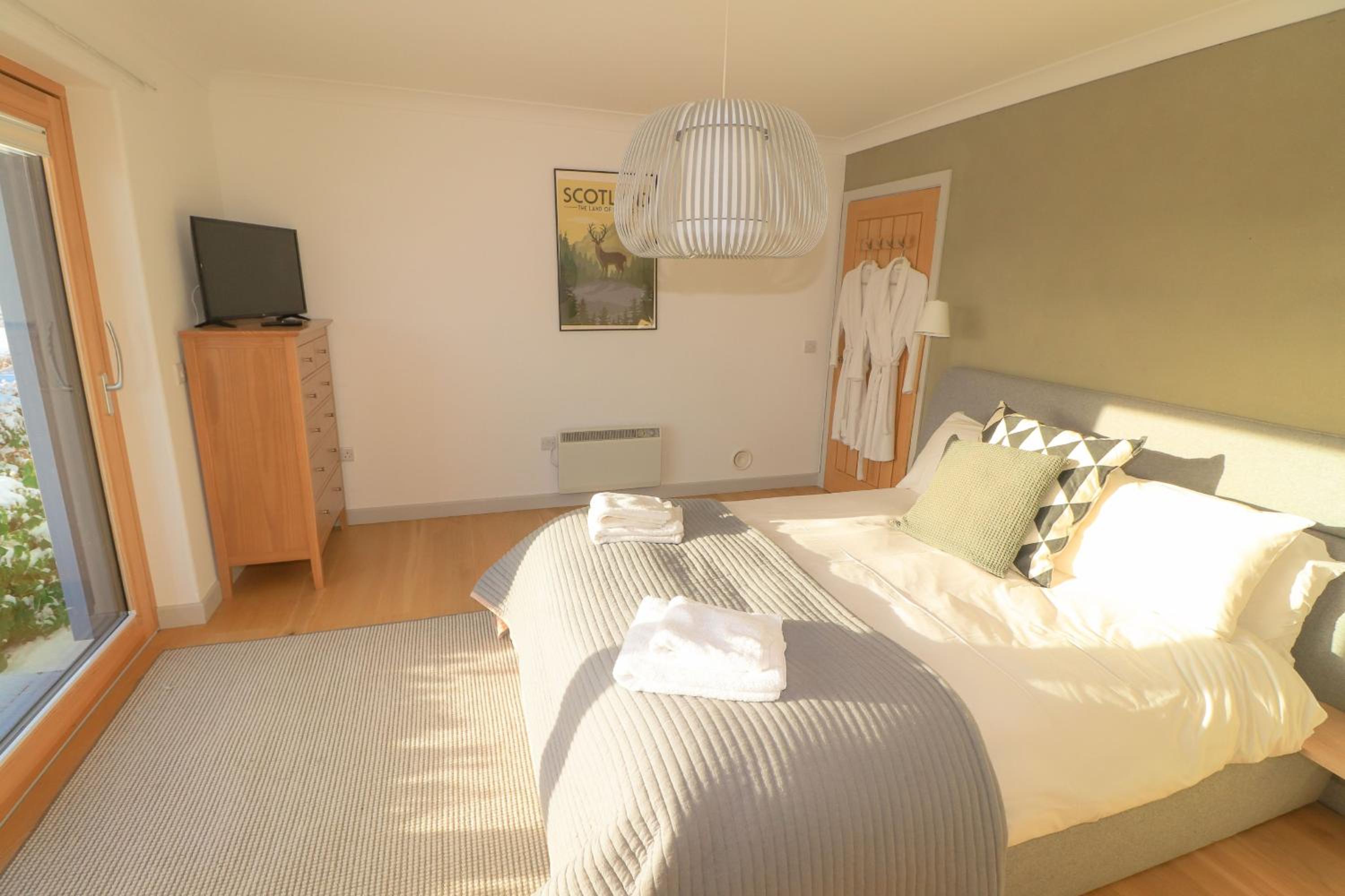 Beautiful Lodge with hot tub & panoramic views view 4