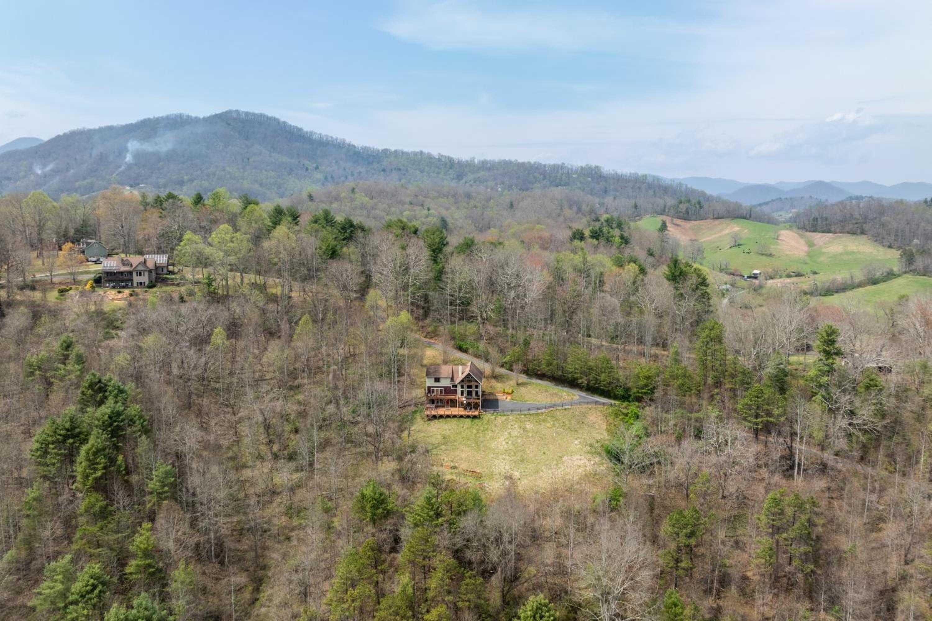 Private Retreat w Hot Tub Amazing Views Game Room Silver Spoon by AvantStay