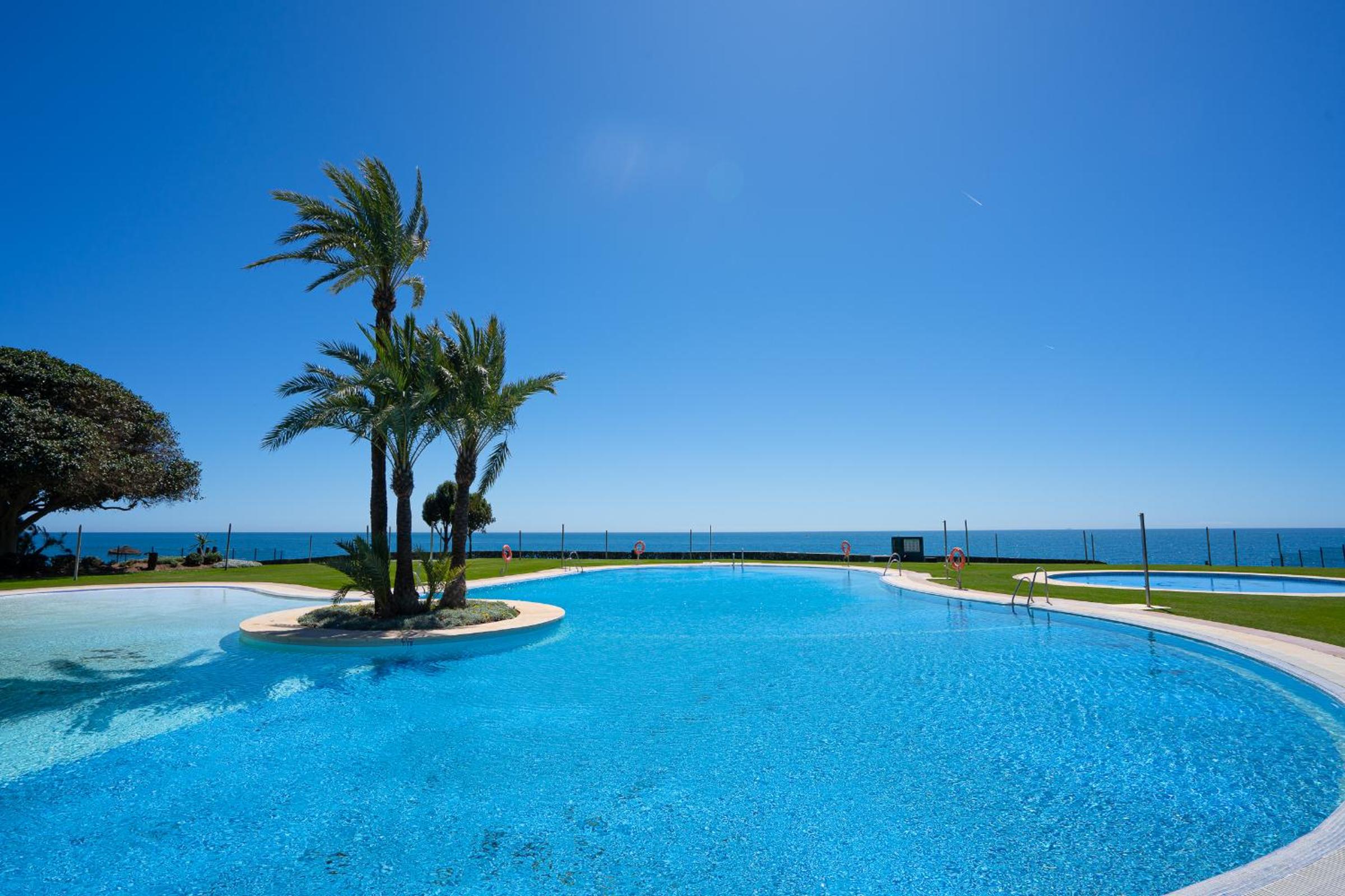 Beach-line apartment