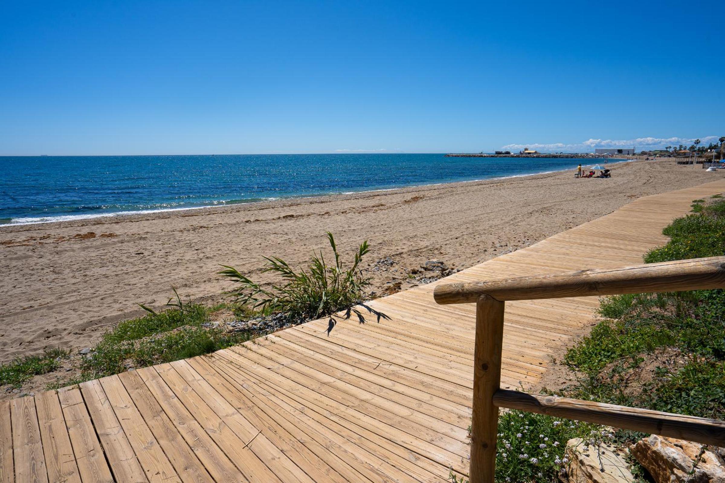 Beach-line apartment