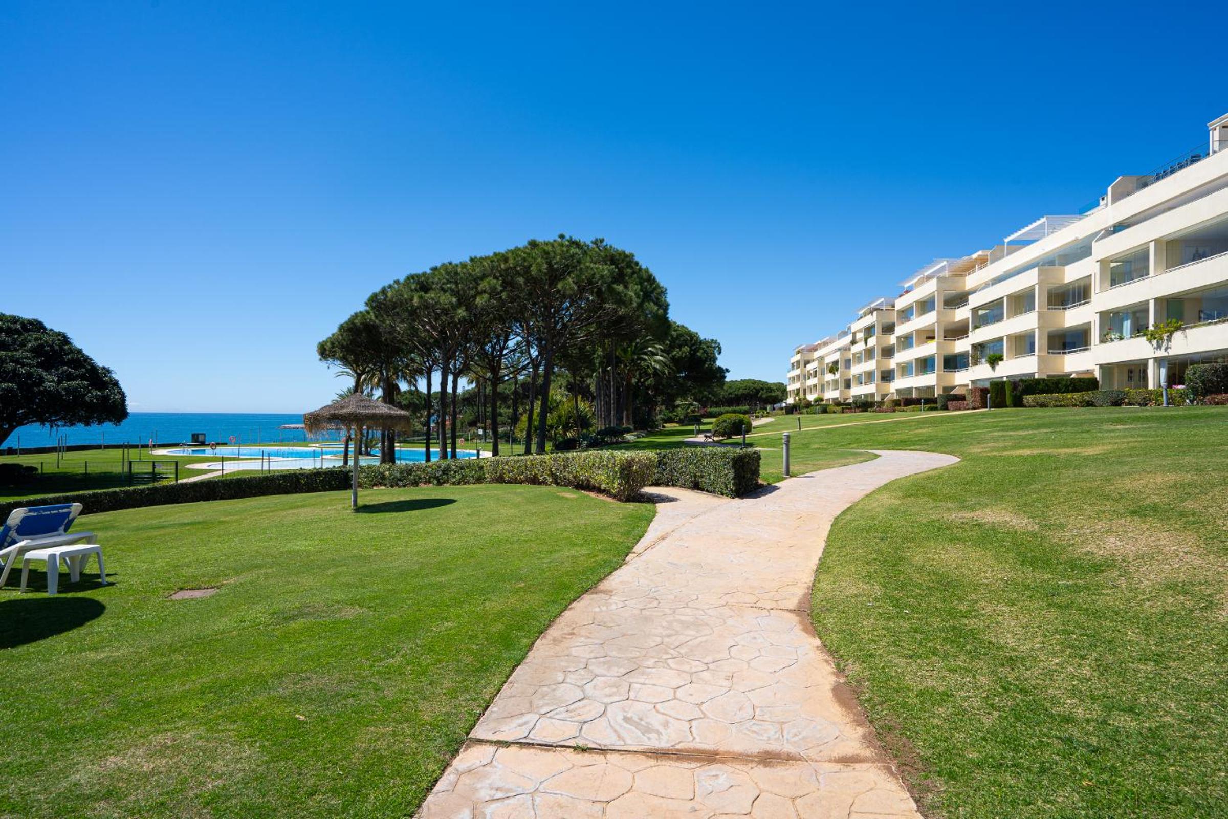 Beach-line apartment