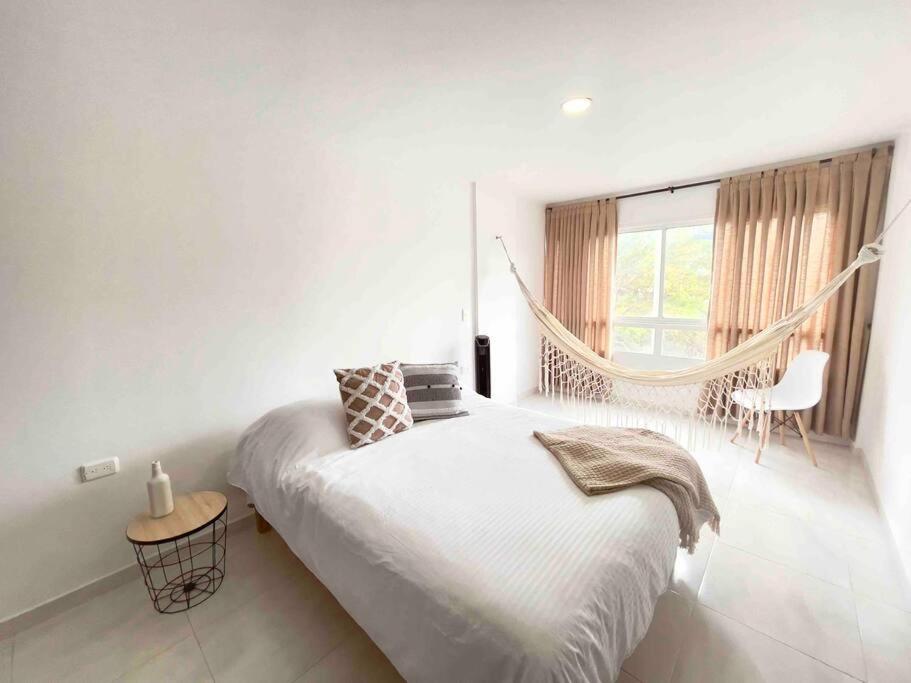 Apartamento a 1 cuadra vía Barichara, con cine.