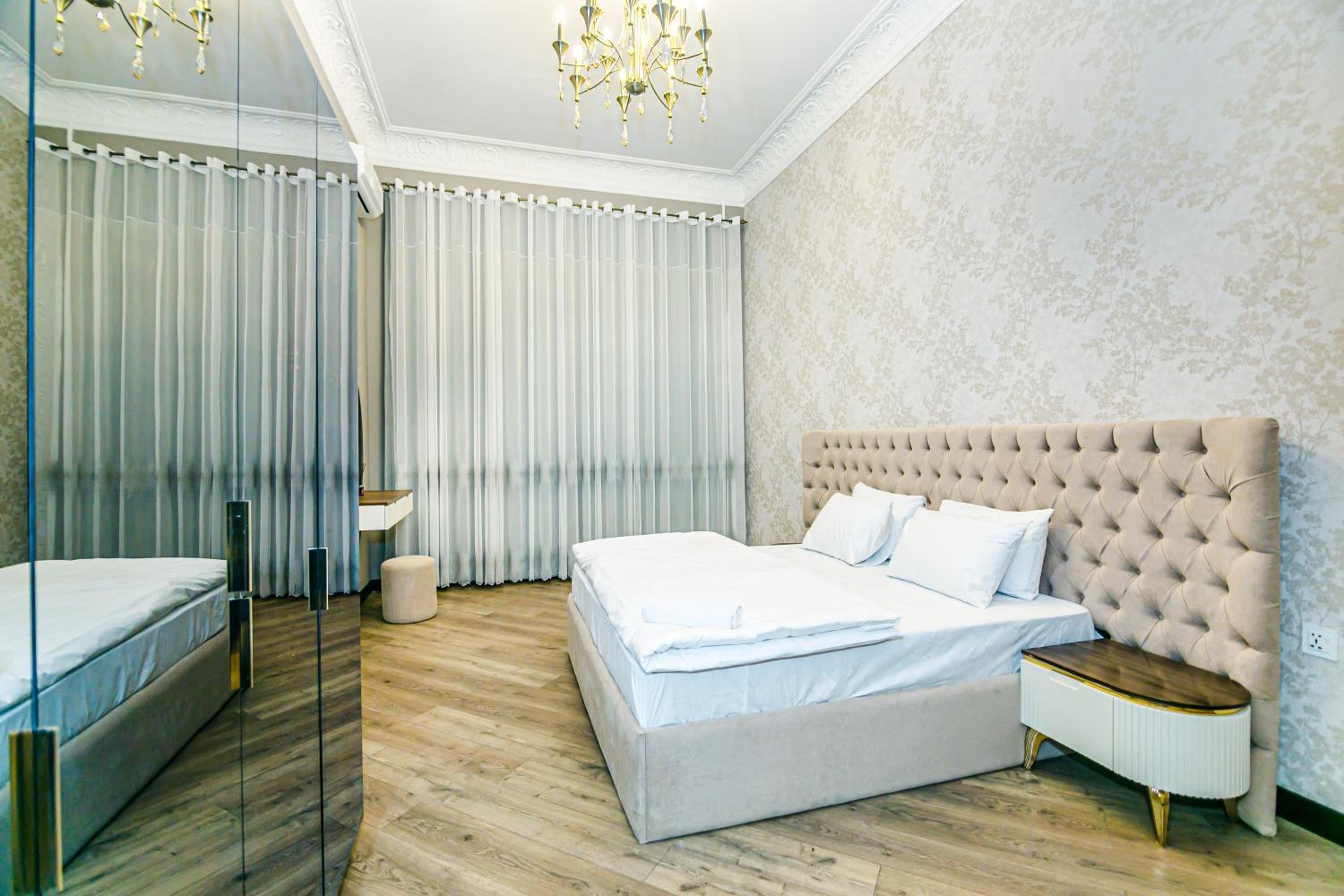 Apartment on Nizami 93