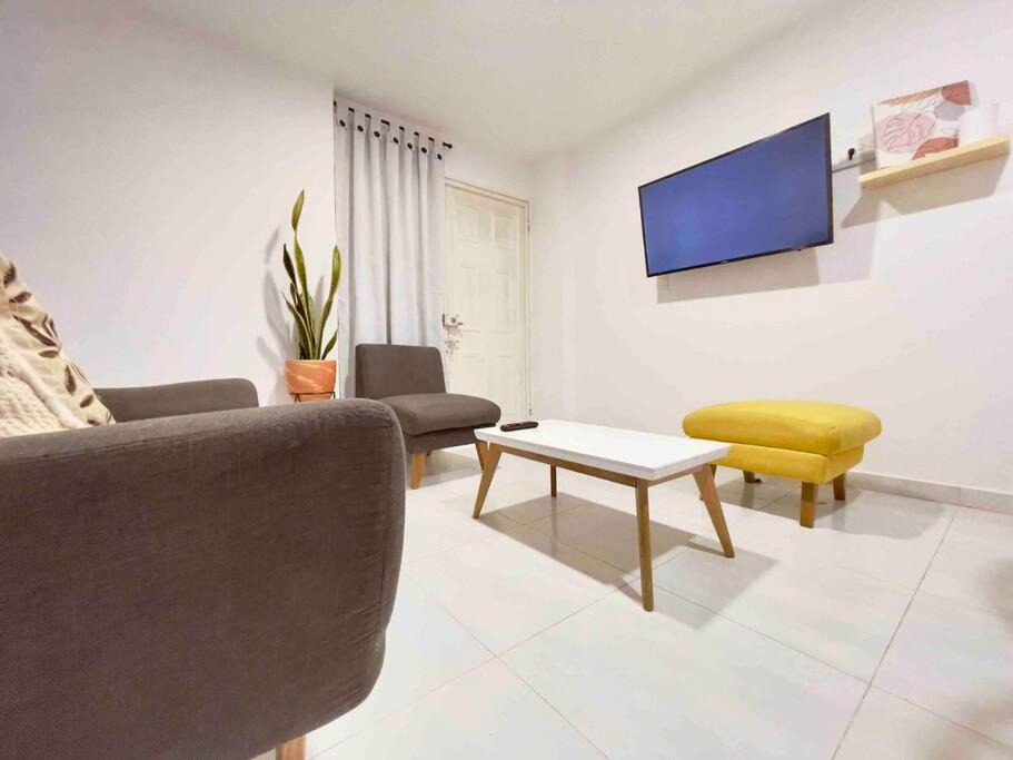 Apartamento a 1 cuadra vía Barichara, con cine.