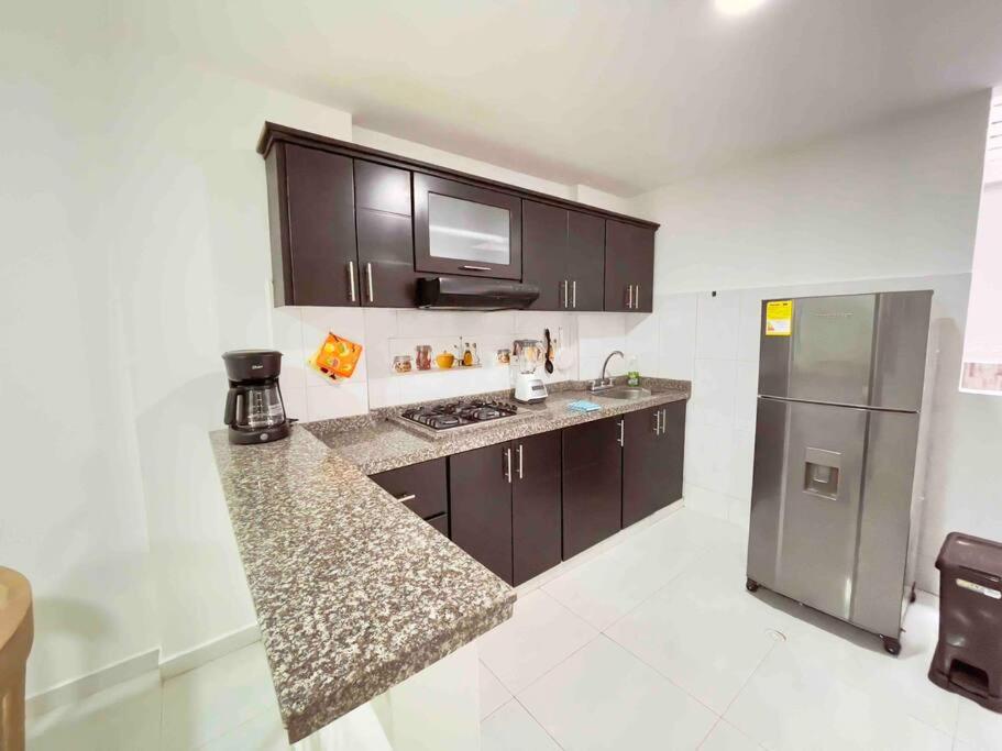 Apartamento a 1 cuadra vía Barichara, con cine.