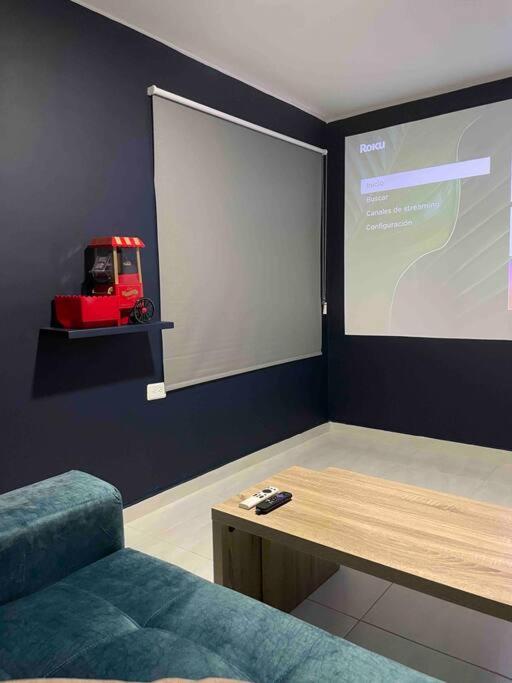 Apartamento a 1 cuadra vía Barichara, con cine.