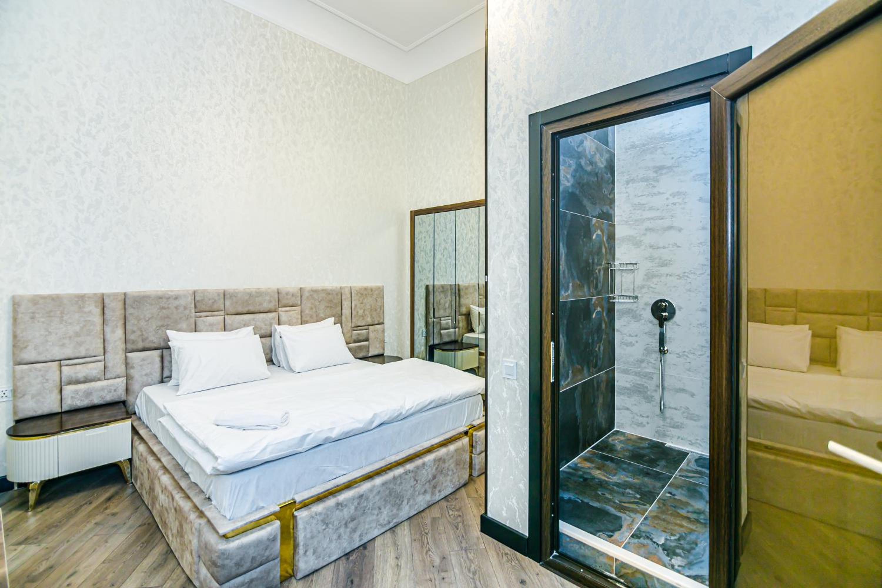 Apartment on Nizami 93